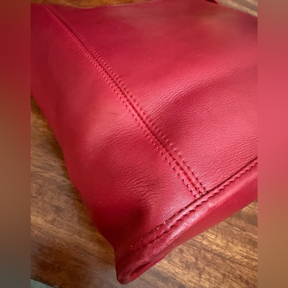Rare Vintage Coach Vibrant Red Leather Shoulder Bag. #9060 - Picture 6 of 15
